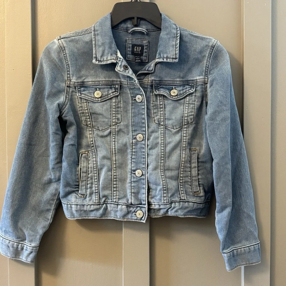 Gap Kids Faded Blue‎ Denim Jacket Size Large (10) – Classic Everyday Jean Jacket